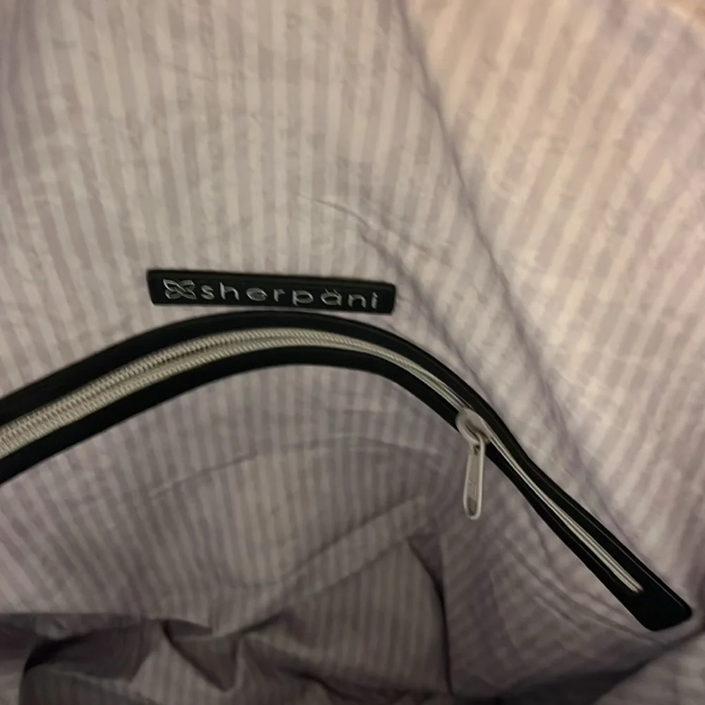 Sherpani Petra Crossbody Black Foldover Top Like New Condition